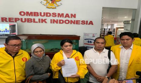 Kuasa hukum dan keluarga mahasiswa Universitas Indonesia (UI) Muhammad Hasya Athallah Saputra korban tewas tabrak lari AKBP Purnawirawan Eko Setia BW mendatangi Kantor Ombudsman di Jalan Rasuna Said, Jakarta Selatan, Selasa (31/1). 