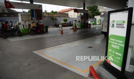 Pertamina menargetkan pemasangan PLTS di 5.000 SPBU yang berpotensi menghemat sebesar total Rp 4 miliar dalam setahun untuk keseluruhan SPBU tersebut yang dihasilkan dari penghematan biaya tagihan listrik.  (ilustrasi).