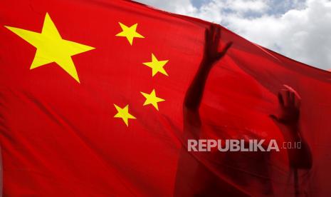 Bendera China dikibarkan. China menjadi pemain penting dalam tatanan dunia saat ini