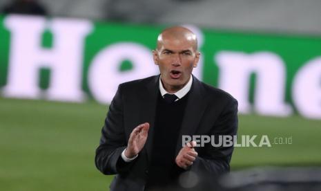  Pelatih kepala Real Madrid Zinedine Zidane merayakan gol pertama mereka dalam pertandingan leg pertama perempat final Liga Champions UEFA antara Real Madrid dan Liverpool FC yang diadakan di stadion Alfredo Di Stefano, di Madrid, Spanyol tengah, 6 April 2021.