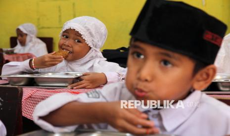 Putusan MK Sebut 'Paling Lambat', Legislator Dorong MBG tak Pakai Anggaran Pendidikan Dimulai 2027