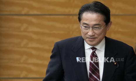 Putra Perdana Menteri Jepang Fumio Kishida diberhentikan dari tugasnya sebagai sekretaris. Pemecatan ini terjadi setelah Shontaro Kishida dan rekannya tampak berpura-pura mengadakan konferensi pers di kediaman resmi perdana menteri.