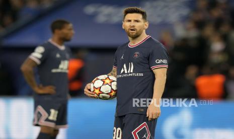 Pemain bintang Paris Saint-Germain (PSG), Lionel Messi (kanan).