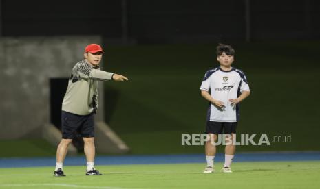 Pelatih Timnas Indonesia Shin Tae Yong memimpin latihan jelang laga Kualifikasi Piala Dunia 2026 melawan Arab Saudi, Senin (2/9/2024) waktu Jeddah.