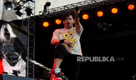 Kemenag menyebarkan pesan damai lewat aksi musik religi grup Band Gigi dalam acara bertemakan PeaceSantren, (ilustrasi band Gigi).