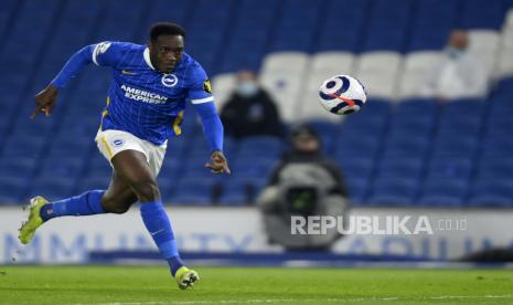 Danny Welbeck, striker dari Brighton. Danny Welbeck membuyarkan kemenangan Chelsea melawan Brighton dalam lanjutan Liga Primer Inggris, Kamis (30/12). Kedua tim bermain imbang 1-1.