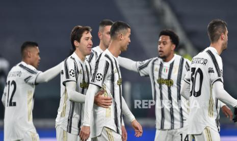  Juventus Cristiano Ronaldo (tengah) 