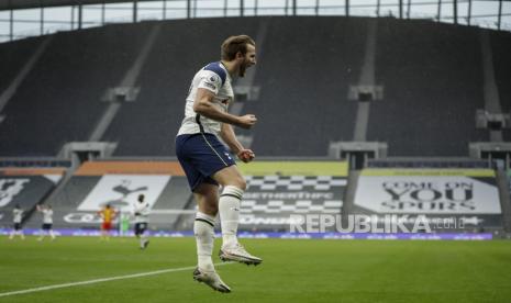  Reaksi Harry Kane dari Tottenham setelah mencetak gol pada pertandingan sepak bola Liga Premier Inggris antara Tottenham Hotspur dan West Bromwich Albion di London, Inggris, 07 Februari 2021.