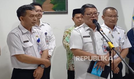 Plt Kepala Dinas Pendidikan Provinsi DKI Jakarta Budi Awaluddin memberikan keterangan terkait kasus sejumlah anak yang membuat olok-olok mengenai Palestina di Kantor Dinas Pendidikan Provinsi DKI Jakarta, Jakarta Selatan, Rabu (12/6/2024). 