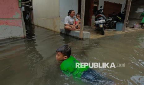 Banjir Rob Genangi Permukiman Warga di Muara Angke |Republika Online 19 042033600 1762413960 830 556