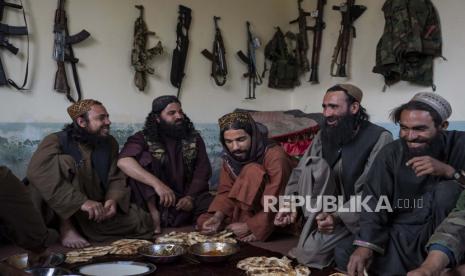 Para pejuang Taliban (ilustrasi). Pemerintah sementara Taliban membantah laporan Dewan Keamanan PBB yang mengklaim sejumlah kelompok teroris, termasuk ISIS, bermunculan di Afghanistan,