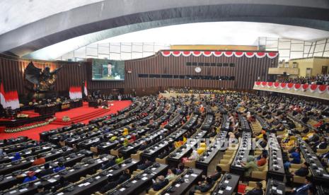 Suasana Sidang Tahunan MPR dan Sidang Bersama DPR - DPD Tahun 2024 di Gedung Nusantara, Kompleks Parlemen, Senayan, Jakarta, Jumat (16/8/2024). Jokowi menyampaikan pidato kenegaraan dalam rangka Hari Ulang Tahun (HUT) ke-79 Kemerdekaan RI. Presiden Joko Widodo terus menjaga tradisi memakai pakaian adat saat menyampaikan pidato kenegaraan di Sidang Tahunan MPR, Kini ia memakai baju adat Suku Betawi.