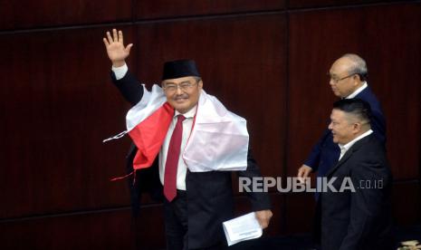 Ketua Majelis Kehormatan Mahkamah Konstitusi (MKMK) Jimly Asshiddiqie usai memimpin sidang pembacaan putusan Majelis Kehormatan Mahkamah Konstitusi (MKMK) di Gedung Mahkamah Konstitusi (MK), Jakarta, Selasa (7/11/2023). Majelis Kehormatan Mahkamah Konstitusi (MKMK) memutuskan Ketua Mahkamah Konstitusi (MK) Anwar Usman terbukti melaukan pelanggaran berat terhadap kode etik dan perilaku hakim Konstitusi. MKMK juga menjatuhkan sanksi pemberhentian dari jabatan ketua MK.