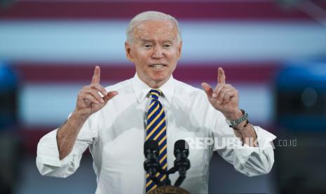 Presiden Joe Biden berbicara selama kunjungan ke fasilitas operasi Lehigh Valley untuk Mack Trucks di Macungie, Pa., Rabu, 28 Juli 2021.