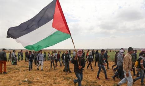 Enam tahanan Palestina keluar dari penjara Gilboa di Israel utara pada 6 September.