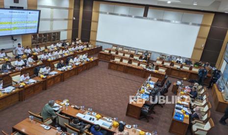 Kepala Badan Siber dan Sandi Negara (BSSN) Letjen TNI (Purn) Hinsa Siburian dalam rapat kerja pembahasan revisi UU ITE bersama Komisi I DPR, di Gedung Nusantara II, Kompleks Parlemen, Jakarta, Selasa (22/8/2023). 