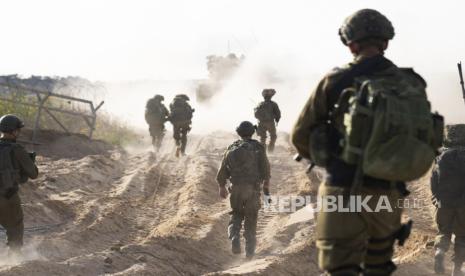 Militer Israel melakukan operasi darat di Jalur Gaza pada Kamis, (2/11/2023). 