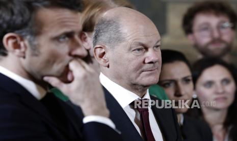 Presiden Prancis Emmanuel Macron dan Kanselir Jerman Olaf Scholz pada Senin (23/1/2023) berjanji untuk terus mendukung Ukraina dalam perangnya melawan Rusia.