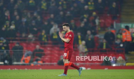 Penyerang Liverpool Diogo Jota meninggalkan lapangan. Jota pada Juli 2022 ini kembali dibekap cedera hamstring.