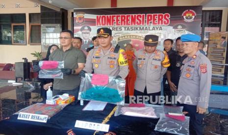 Polres Tasikmalaya menggelar konferensi pers terkait pengungkapan kasus dugaan penganiayaan, Selasa (24/10/2023). 