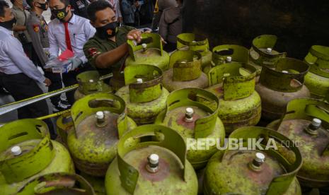 Anggaran subsidi untuk tahun depan diketok 7 juta metrik ton. Namun, dari sisi penyaluran pemerintah mengaku masih membahas antara kementerian untuk mendapatkan skema penyaluran yang terbaik.