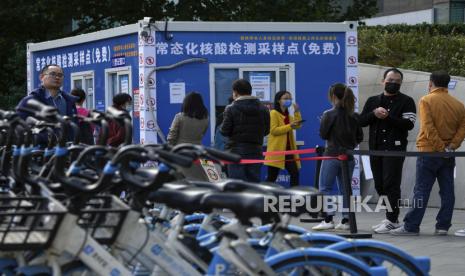 Pertunjukan telah ditangguhkan di salah satu teater tertua dan paling terkenal di Beijing, China. Tindakan ini diambil sebagai bagian dari gelombang baru penutupan toko dan restoran sebagai tanggapan atas lonjakan kasus Covid-19 di ibu kota China.