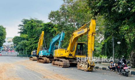 Suasana di sekitar area pembangunan Jembatan Otista, Kota Bogor, Rabu (3/5/2023). Pemkot Bogor menjadwalkan pembongkaran jembatan Otista pada Jumat.