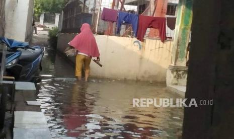 Tiga desa di pesisir pantura Kecamatan Kandanghaur, Kabupaten Indramayu, diterjang banjir rob, Senin (25/12/2023). (Ilustrasi) 