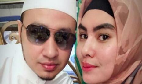 Habib Usman dan Kartika Putri.