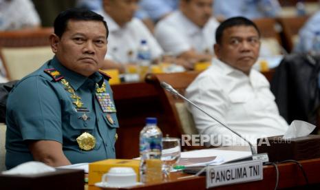 Panglima TNI Laksamana TNI Yudo Margono (kiri) 