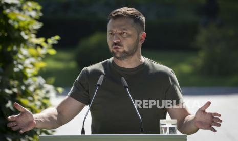 Presiden Ukraina Volodymyr Zelenskyy kembali meminta negara-negara Uni Eropa untuk melarang visa bagi warga Rusia. Ilustrasi.