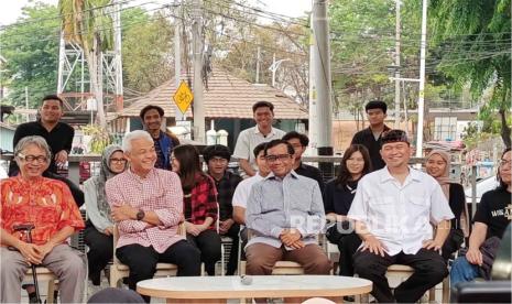 Pasangan Ganjar Pranowo dan Mahfud MD di M Bloc Space, Jakarta, Senin (23/10/2023). 