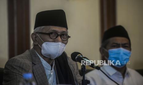 Rais Aam PBNU KH. Miftachul Akhyar mengumumkan daftar pengurus PBNU periode 2022-2027 di Jakarta, Rabu (12/1). PBNU mengumumkan 47 nama pengurus PBNU masa khidmat 2022-2027, yang diharapkan dapat menjangkau seluruh kepentingan konstituen PBNU serta mencerminakan realitas multipolar yang ada di Indonesia, baik dari segi kedaerahan dari perspektif gender. Republika/Putra M. Akbar