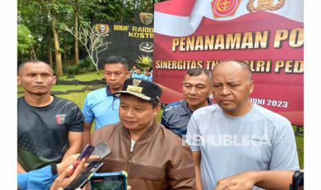 Wagub Jabar Uu Ruzhanul Ulum saat diwawancara di Kota Tasikmalaya, Jumat (9/6/2023). 