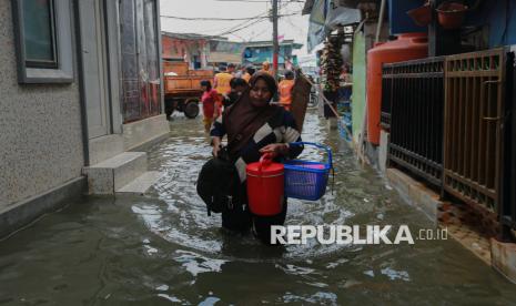 Banjir Rob Genangi Permukiman Warga di Muara Angke |Republika Online 1 043221700 1762414027 830 556