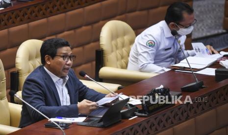 Menteri Desa, Pembangunan Daerah Tertinggal dan Transmigrasi Abdul Halim Iskandar saat rapat dengan Komisi V DPR RI, beberapa waktu lalu. Mendes Halim kini mengupayakan agar pertanggungjawaban operasional pemerintah desa dari Dana Desa menggunakan sistem lumpsum.