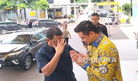 Wali Kota Medan yang juga menantu Presiden Jokowi, Bobby Nasution tiba di Kantor DPP Partai Golkar, Jakarta Barat, untuk mengikuti acara pengarahan bakal calon kepala daerah, Sabtu (6/4/2024). 