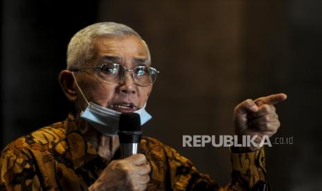 Wakil Presiden ke-6 RI Try Sutrisno memberikan pernyataan sikap terhadap RUU Haluan Ideologi Pancasila (HIP) di Jakarta, Jumat (12/6). Forum Komunikasi Purnawirawan TNI/Polri mendesak Pemerintah dan DPR untuk mencabut RUU HIP dari pembahasan karena akan menimbulkan tumpang-tindih dalam sistem ketatanegaraan maupun pemerintah serta mengajak seluruh masyarakat untuk menegakkan tata kehidupan berdasarkan Pancasila secara murni dan konsekuen dalam kehidupan bermasyarakat, berbangsa dan bernegara