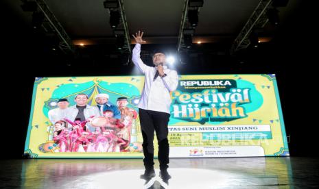 Anggota DPR RI Fraksi PKB Maman Imanul Haq menyampaikan sambutan  saat gelaran Festival Hijriah di Gedung The Radiant, Beber, Kabupaten Cirebon, Jawa Barat, Ahad (30/7/2023). Festival Hijriah  tersebut digelar oleh Republika bekerjasama dengan Kamar Dagang dan Industri (KADIN) Komite Tiongkok dalam rangka menyambut 1 Muharram 1445 Hijriah yang berlangsung hingga 10 Agustus mendatang di sembilan kota. Selain itu, gelaran Festival Hijriah juga menghadirkan beragam kegiatan yakni seperti tausiyah, bazar UMKM dan penampilan seni budaya Xinjiang dari komunitas lokal.