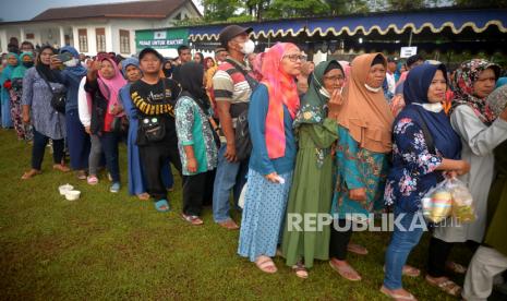 Perusahaan Perdagangan Indonesia (PPI) PPI menyalurkan bantuan berupa 200 paket sembako kepada masyarakat yang membutuhkan.