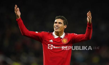 Pemain belakang Manchester United (MU) Raphael Varane.