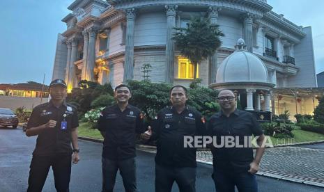 Tim Penyidik Jampidsus-Kejakgung menyita rumah istana milik tersangka Tamron alias Aon di Serpong, Banten. Rumah yang disita tersebut diduga bersumber dari hasil korupsi penambangan timah ilegal di lokasi IUP PT Timah Tbk. Kamis, 16/5/2024