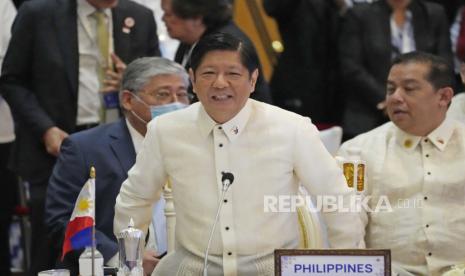 Presiden Filipina Ferdinand Marcos Jr. terbang ke China untuk kunjungan tiga hari. Ia mengatakan menantikan pertemuan dengan Presiden Xi Jinping untuk meningkatkan hubungan bilateral.