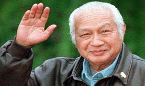 Presiden Soeharto. Gus Dur berguyon saat era Orba, banyak orang Indonesia pergi ke Singapura hanya untuk periksa gigi, karena takut untuk buka mulut. Foto: IST.