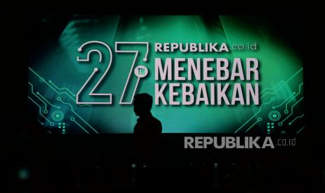 Suasana panggung jelang acara Anugerah CSR Republika di Jakarta, Selasa (27/9/2022). Republika menggelar Anugerah CSR Republika dalam rangka HUT ke-27 Republika.co.id, sebagai bentuk apresiasi berbagai dunia usaha atas tindakannya yang memberikan dampak baik untuk masyarakat luas. Republika/Putra M. Akbar