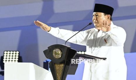 Presiden Prabowo Subianto menyampaikan pidato pada puncak peringatan Hari Guru Nasional 2024 di Jakarta International Velodrome, Jakarta, Kamis (28/11/2024). Kegiatan yang mengusung tema Guru Hebat, Indonesia Kuat itu menunjukkan komitmen pemerintah untuk meningkatkan kualitas dan kompetensi guru sebagai ujung tombak pendidikan dalam mencerdaskan kehidupan bangsa. 