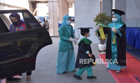 Wisuda anak TK (Ilustrasi). Warganet mendesak Kemendikbud untuk membuat peraturan yang meniadakan wisuda TK, SD, SMP, dan SMA.