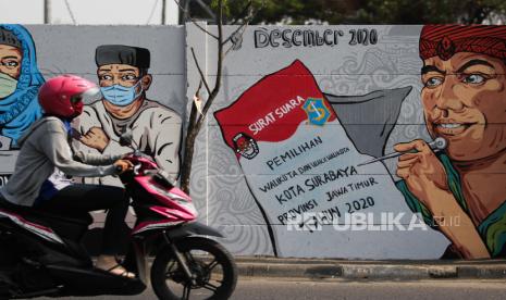 [Ilustrasi] Mural sosialisasi serta ajakan kepada masyarakat untuk menggunakan hak pilihnya pada pemilihan Wali Kota dan Wakil Wali Kota Surabaya tahun 2020 di Surabaya.