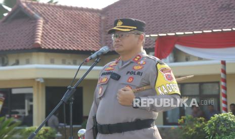 Kapolres Indramayu, AKBP M Fahri Siregar, saat Apel Gelar Pasukan Operasi Lilin Lodaya, di Lapangan Apel Mapolres Indramayu, Kamis (21/12/2023). 