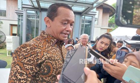 Investment Minister Bahlil Lahadalia answered reporters' questions in Jakarta, Wednesday (25/10/2023).